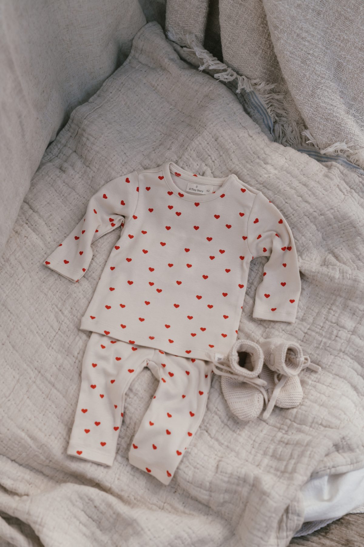 A Tiny Story - baby t shirt long sleeve - pearl hearts - Afbeelding 4